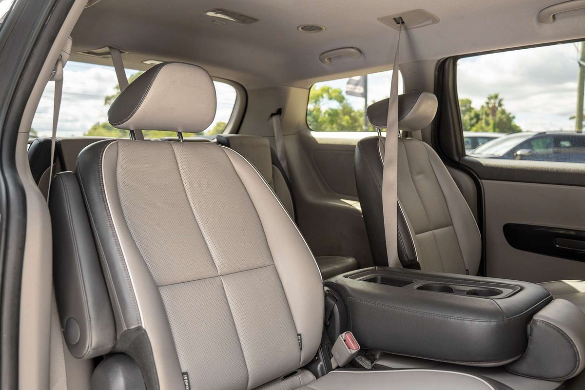 2017 Kia Carnival SLi YP