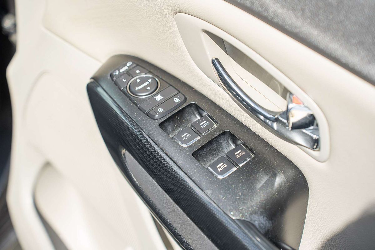 2017 Kia Carnival SLi YP