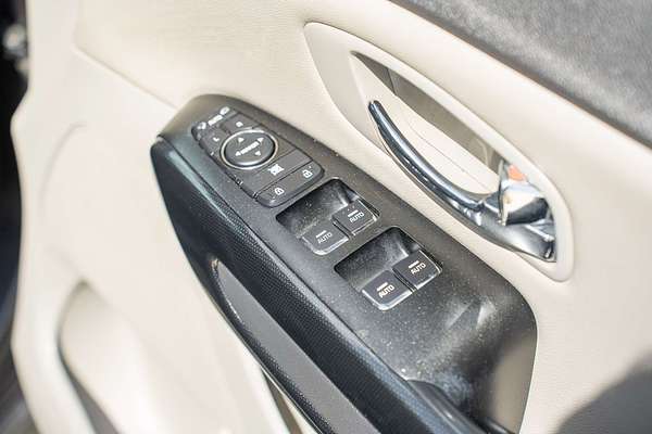 2017 Kia Carnival SLi YP