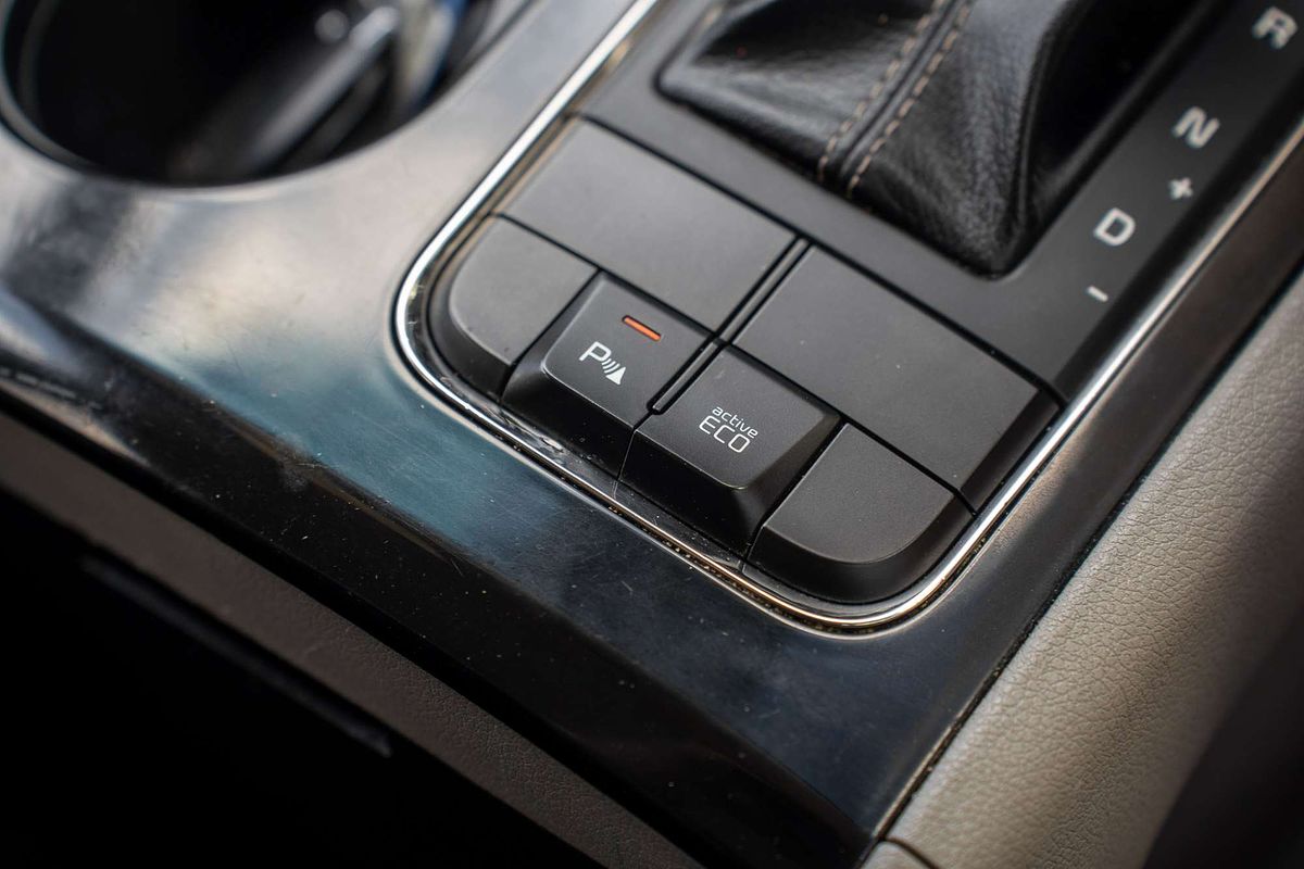 2017 Kia Carnival SLi YP