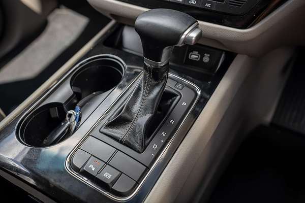 2017 Kia Carnival SLi YP