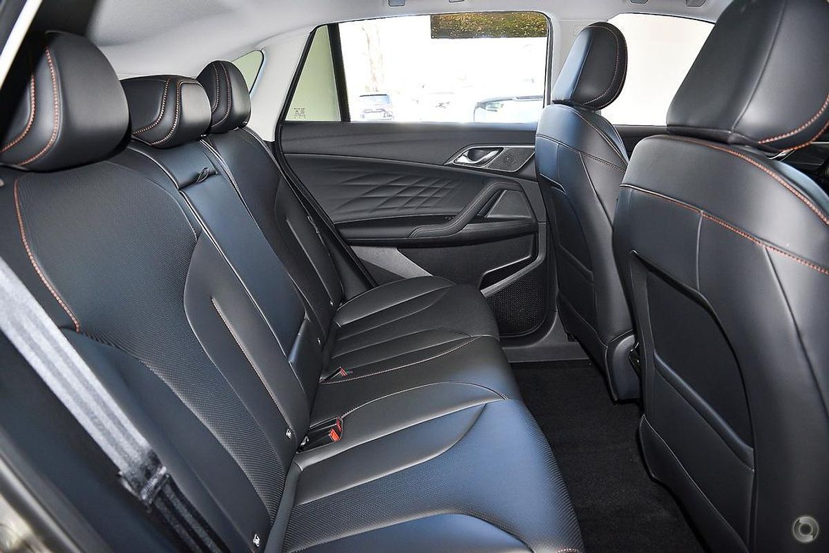 2025 MG HS Essence AS33