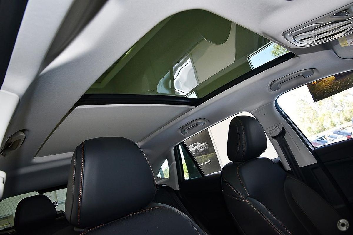 2025 MG HS Essence AS33