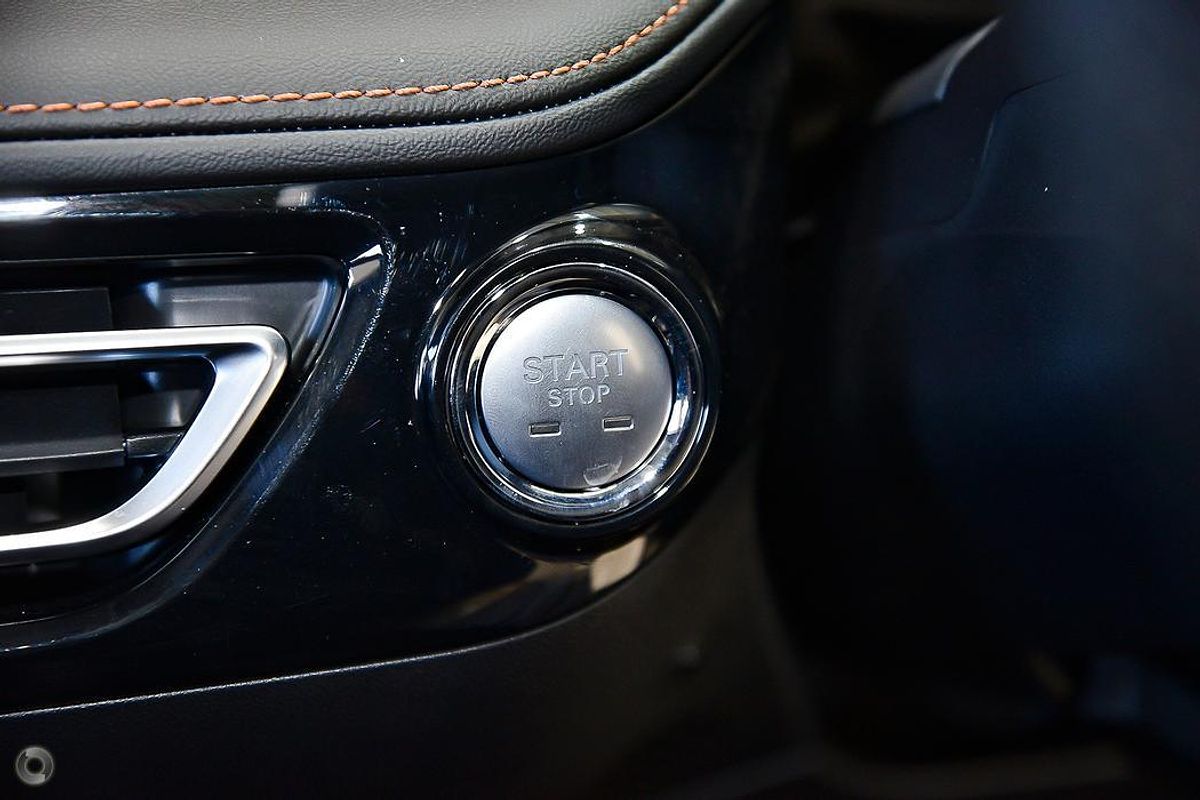 2025 MG HS Essence AS33