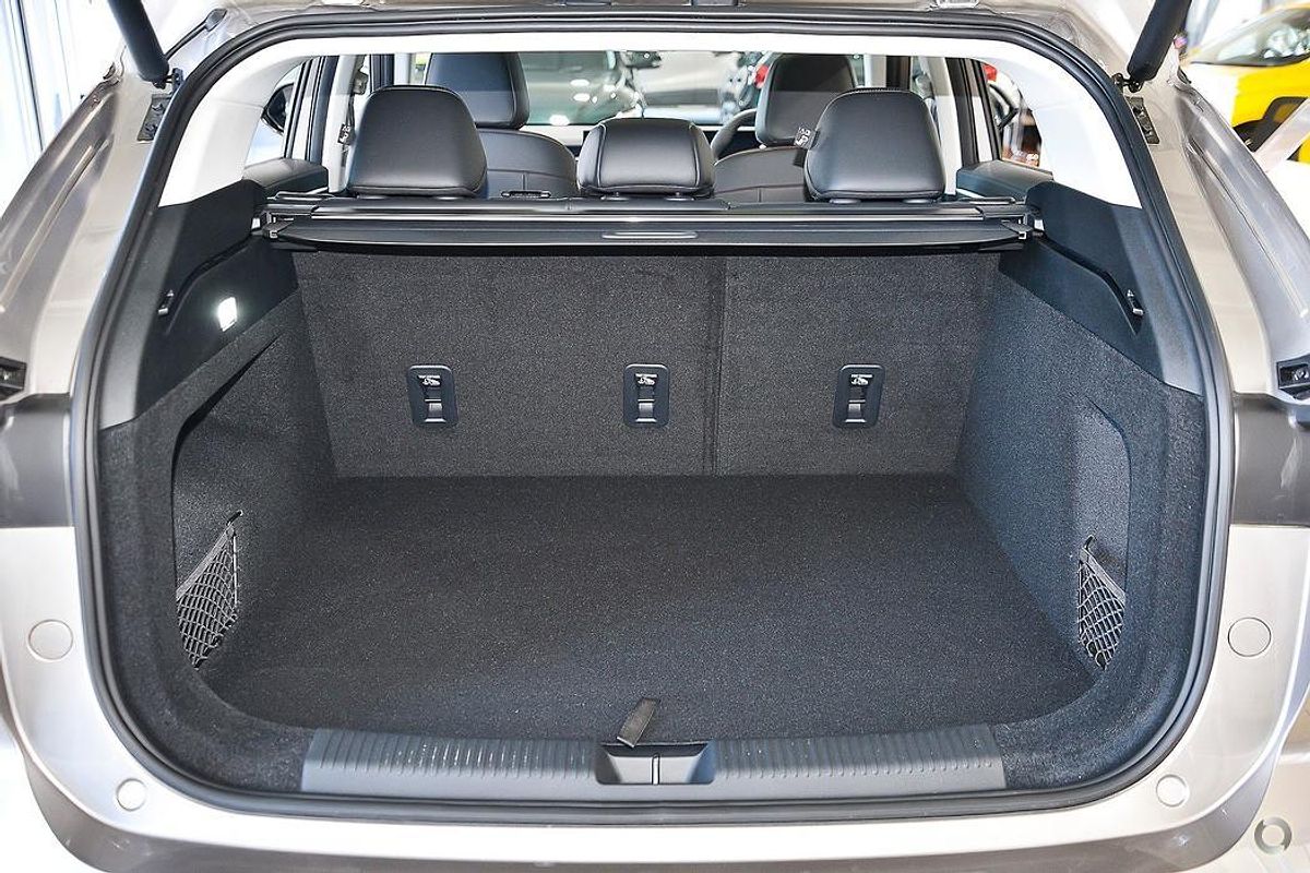 2025 MG HS Essence AS33