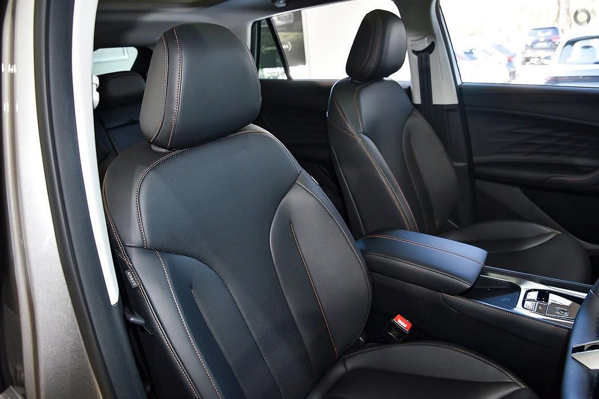 2025 MG HS Essence AS33