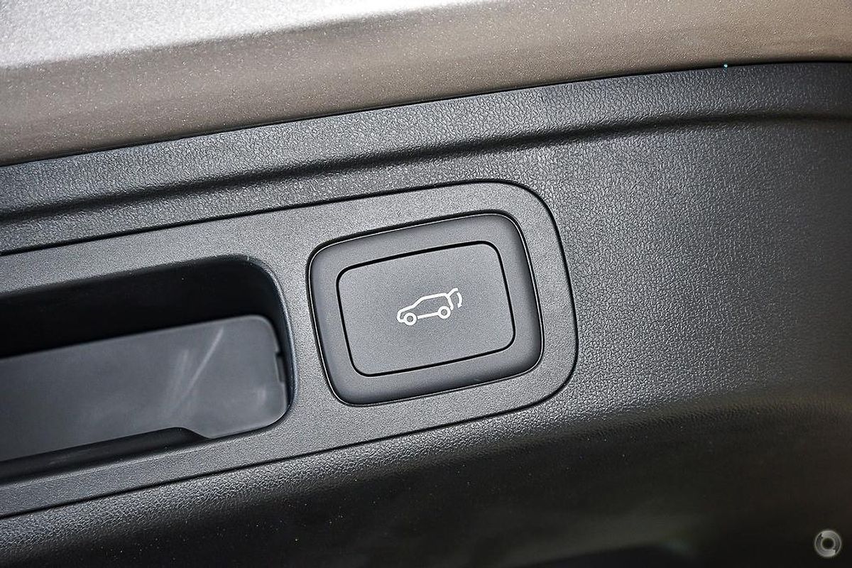 2025 MG HS Essence AS33