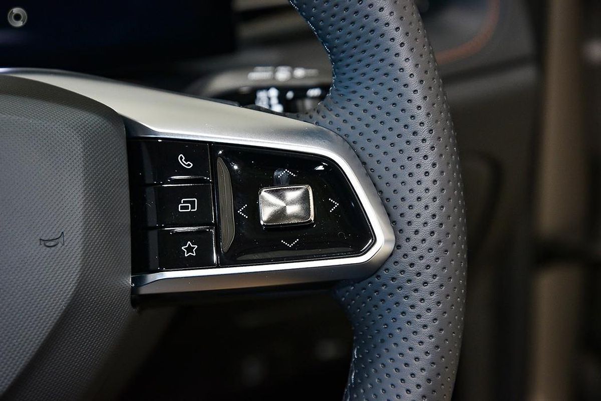 2025 MG HS Essence AS33