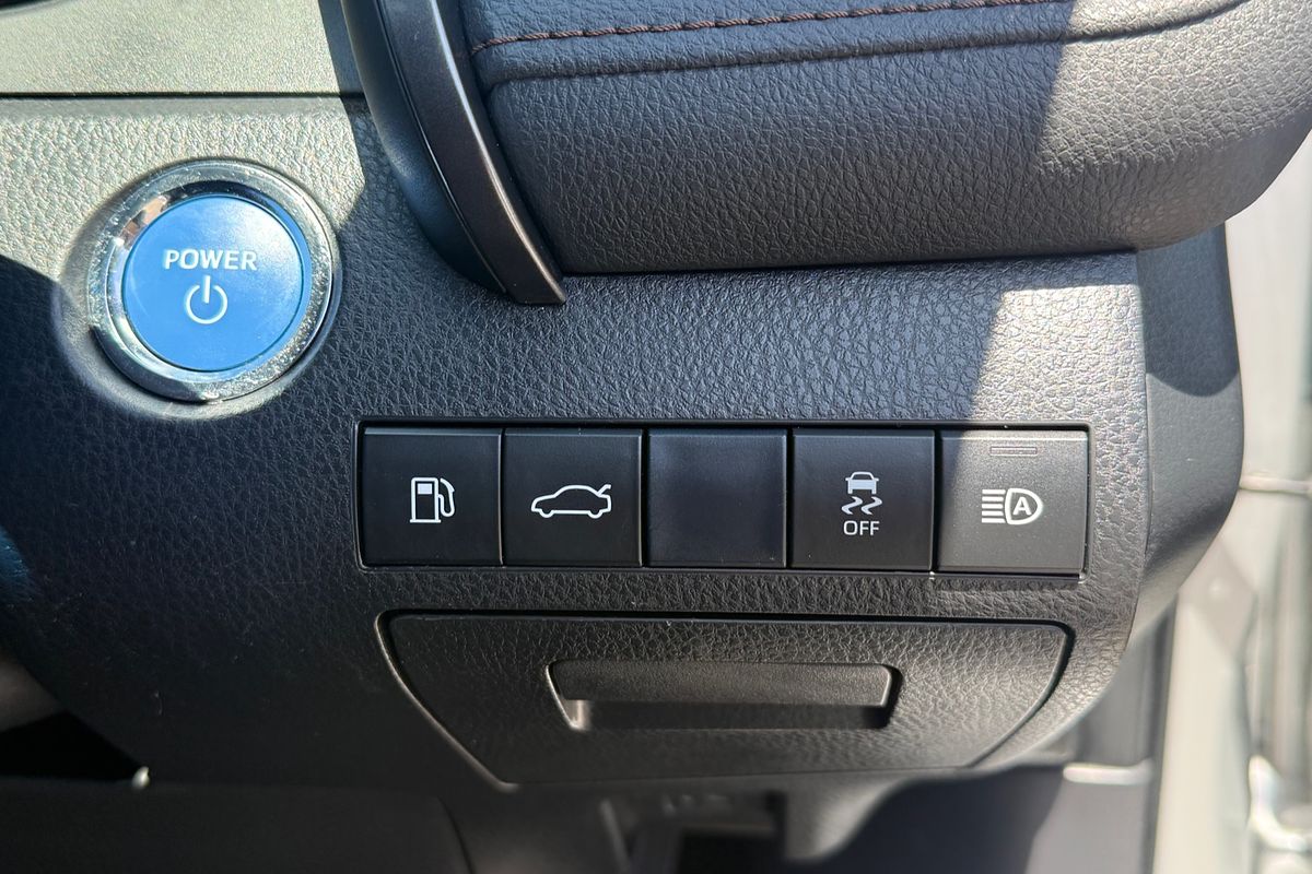 2018 Toyota Camry Ascent AXVH71R