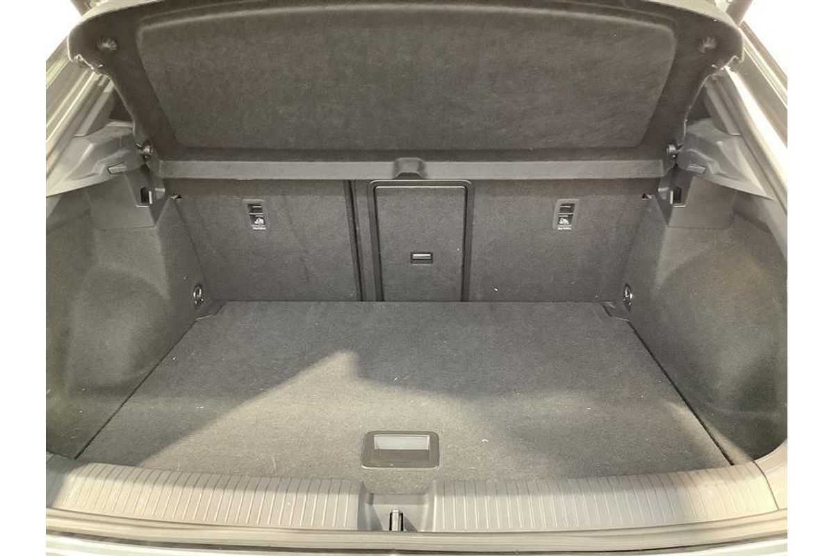 2023 Volkswagen T-Roc 140TSI R-Line D11