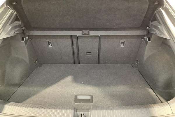 2023 Volkswagen T-Roc 140TSI R-Line D11