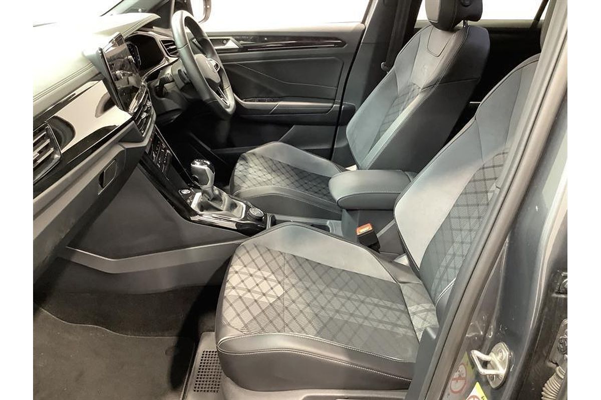 2023 Volkswagen T-Roc 140TSI R-Line D11