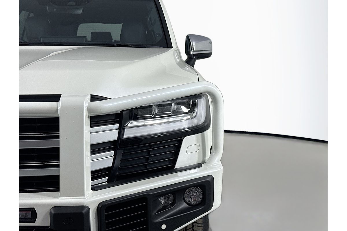 2023 Toyota Landcruiser Sahara FJA300R