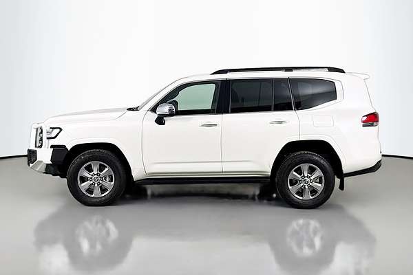 2023 Toyota Landcruiser Sahara FJA300R