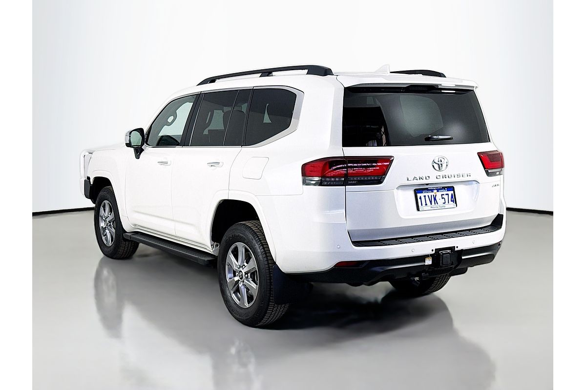 2023 Toyota Landcruiser Sahara FJA300R