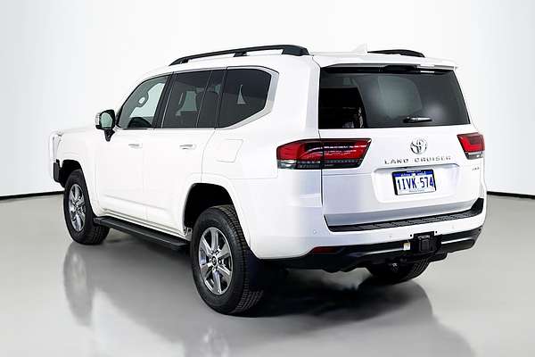 2023 Toyota Landcruiser Sahara FJA300R