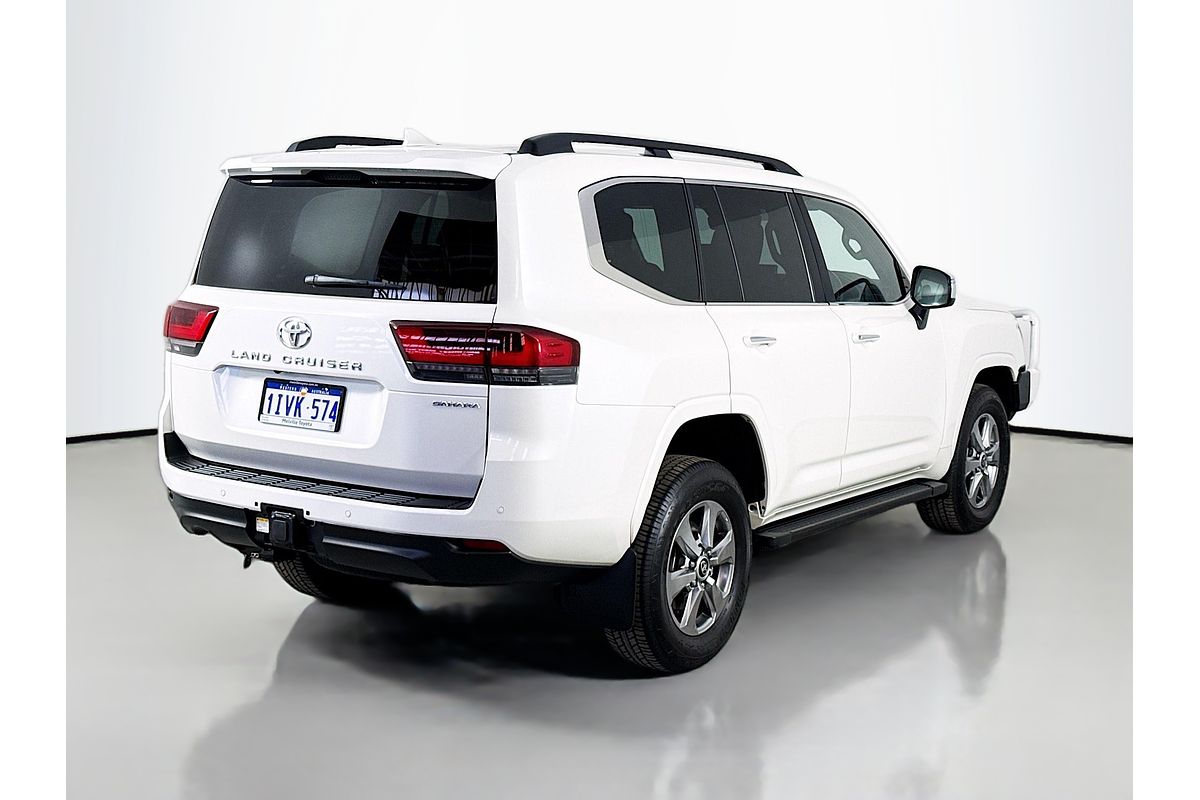 2023 Toyota Landcruiser Sahara FJA300R