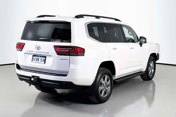 2023 Toyota Landcruiser Sahara FJA300R