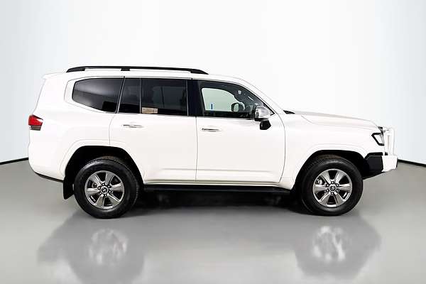 2023 Toyota Landcruiser Sahara FJA300R