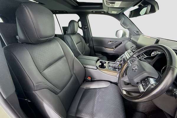 2023 Toyota Landcruiser Sahara FJA300R