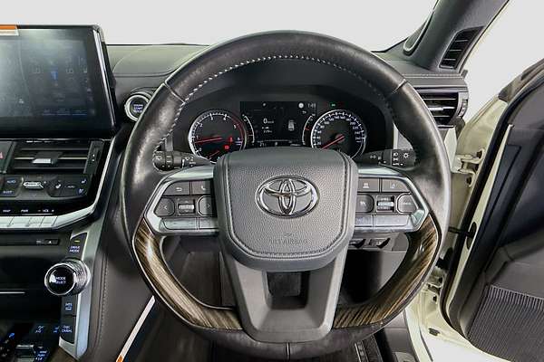 2023 Toyota Landcruiser Sahara FJA300R