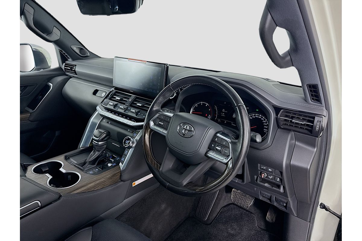 2023 Toyota Landcruiser Sahara FJA300R