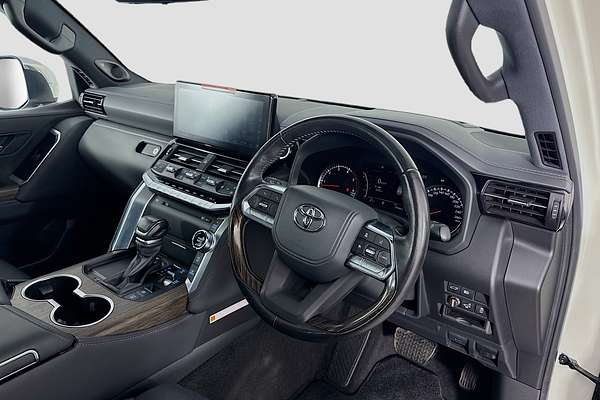 2023 Toyota Landcruiser Sahara FJA300R