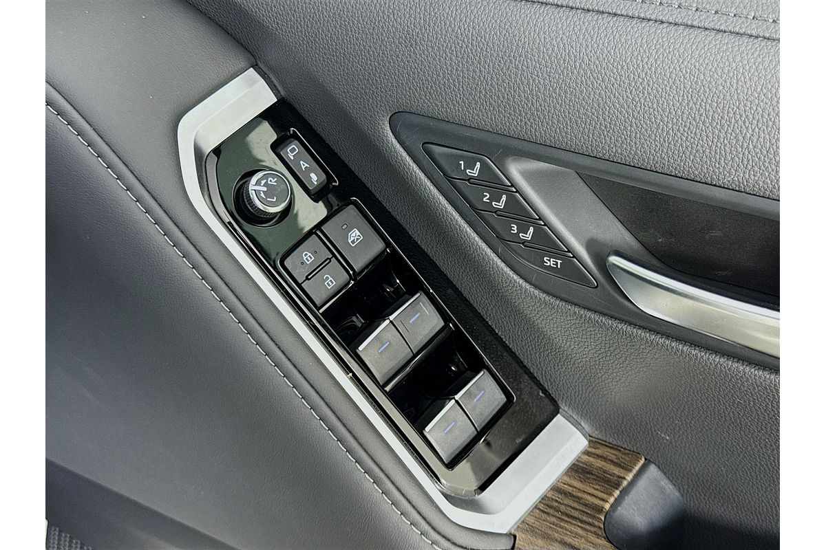 2023 Toyota Landcruiser Sahara FJA300R