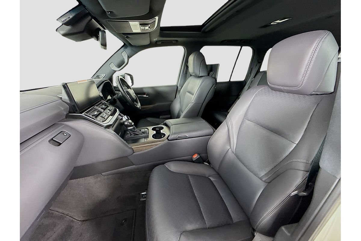 2023 Toyota Landcruiser Sahara FJA300R