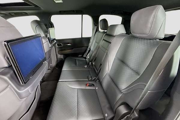 2023 Toyota Landcruiser Sahara FJA300R