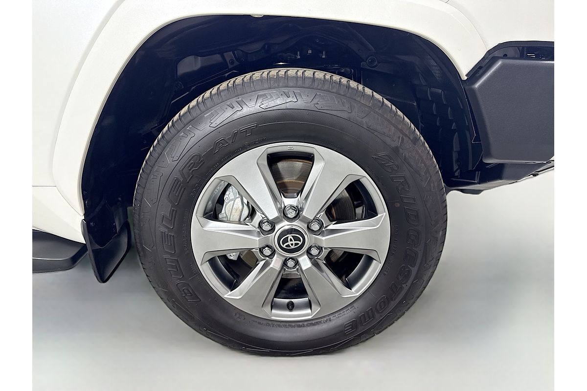 2023 Toyota Landcruiser Sahara FJA300R