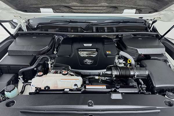 2023 Toyota Landcruiser Sahara FJA300R