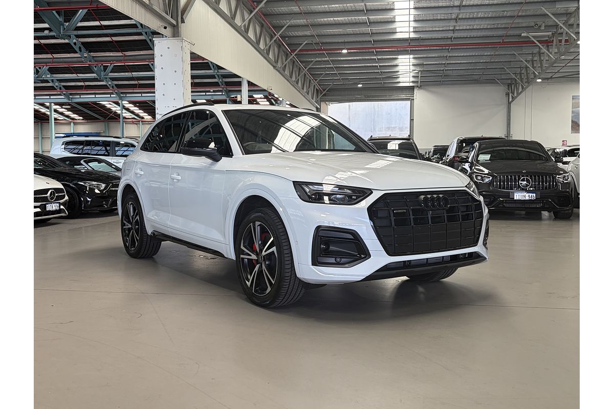 2024 Audi Q5 45 TFSI Dynamic Black FY