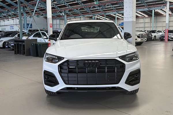 2024 Audi Q5 45 TFSI Dynamic Black FY