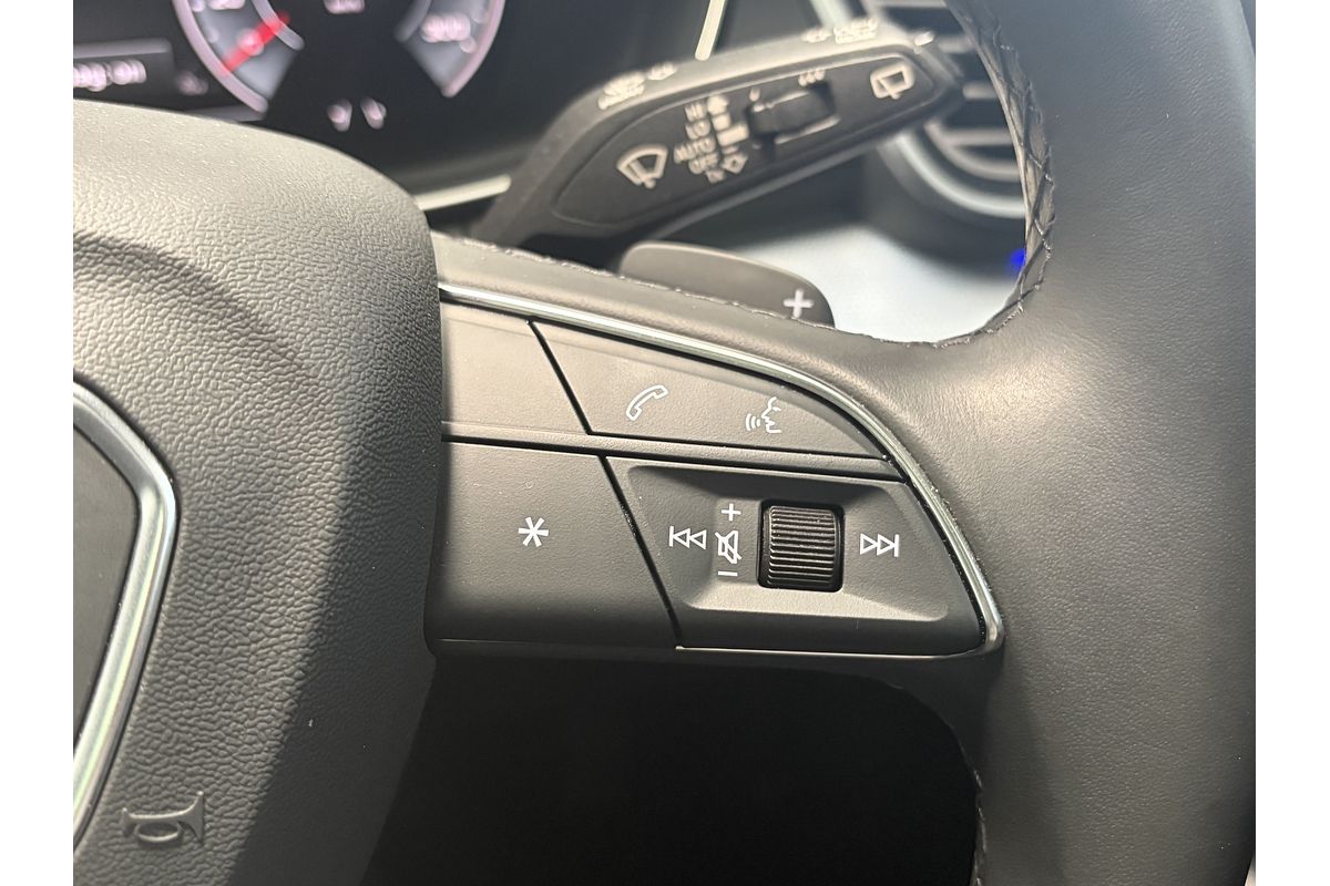 2024 Audi Q5 45 TFSI Dynamic Black FY