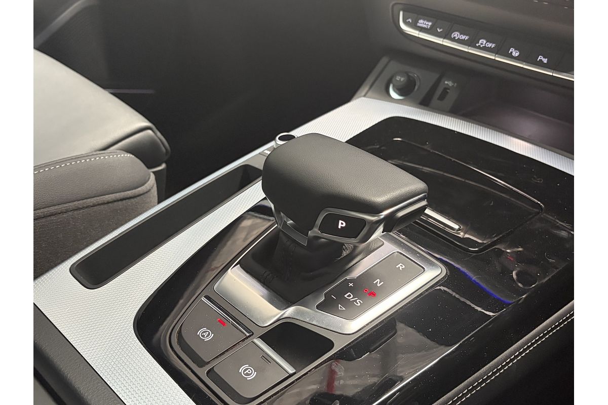 2024 Audi Q5 45 TFSI Dynamic Black FY