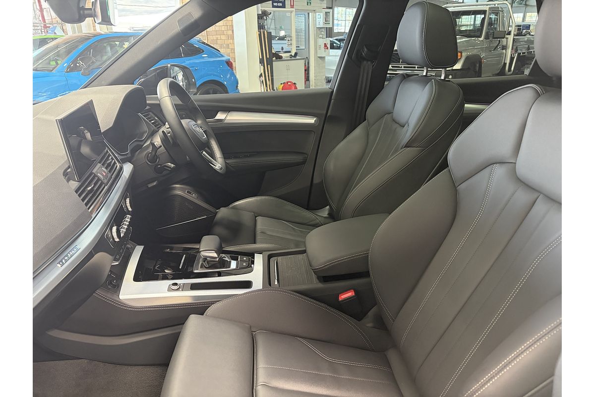 2024 Audi Q5 45 TFSI Dynamic Black FY