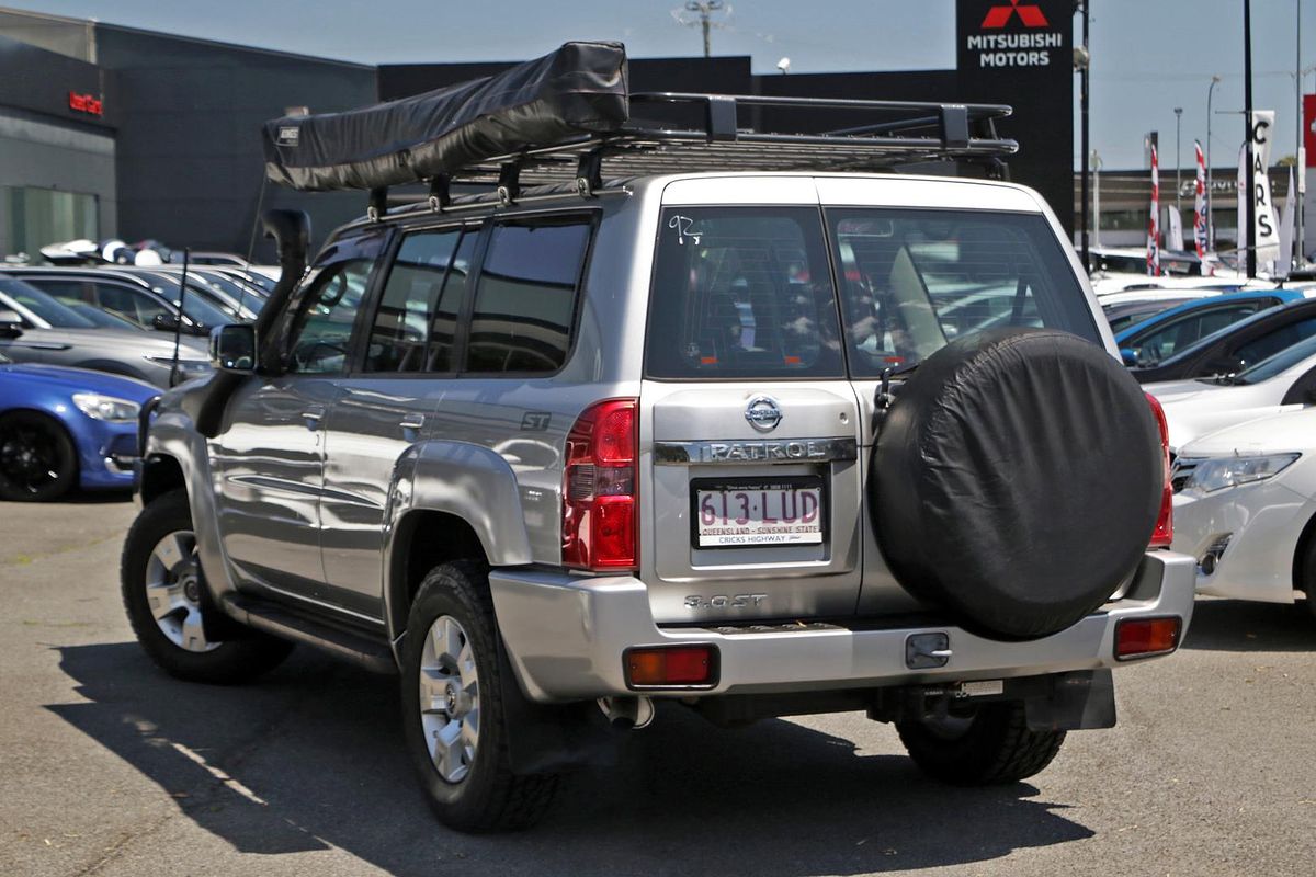 2005 Nissan Patrol ST GU IV
