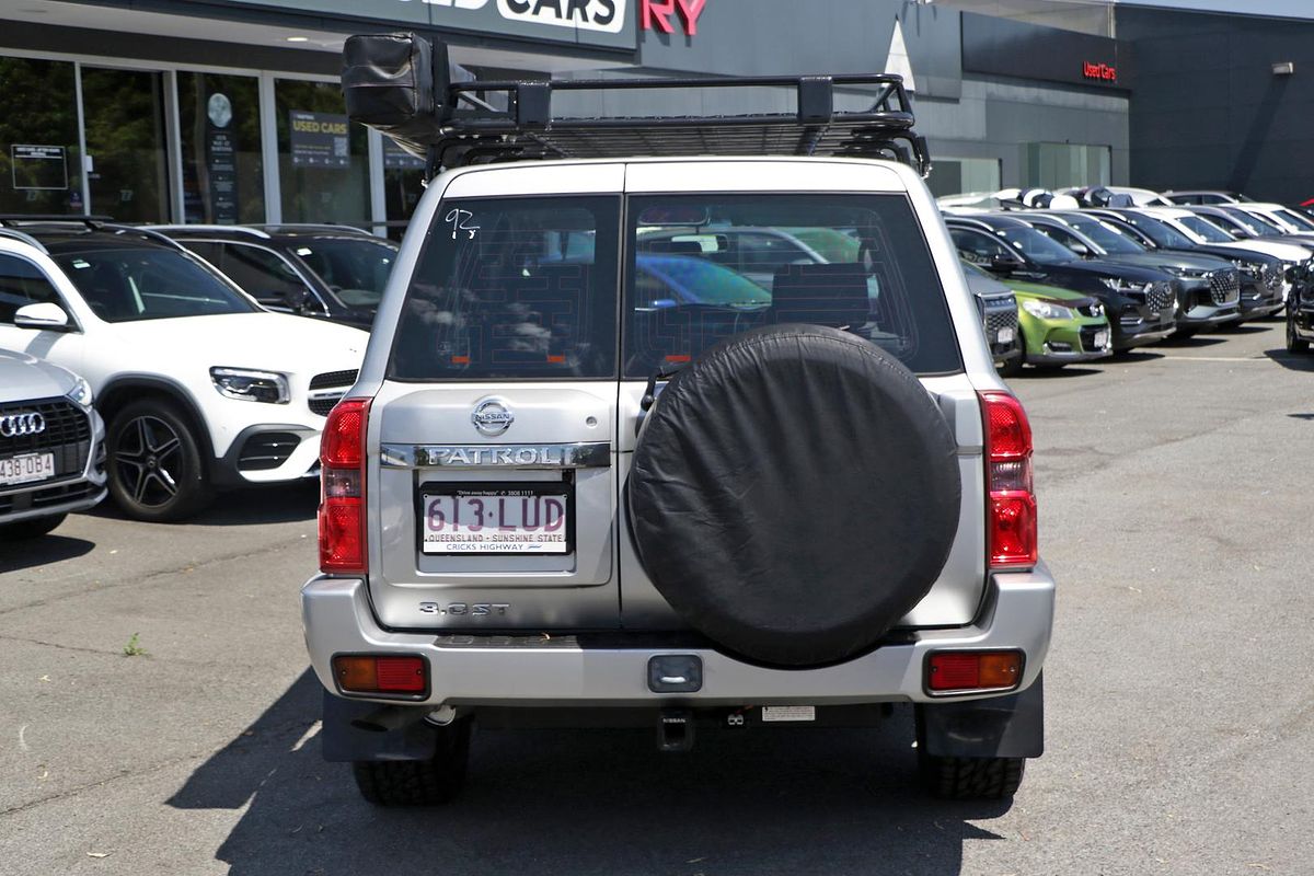 2005 Nissan Patrol ST GU IV