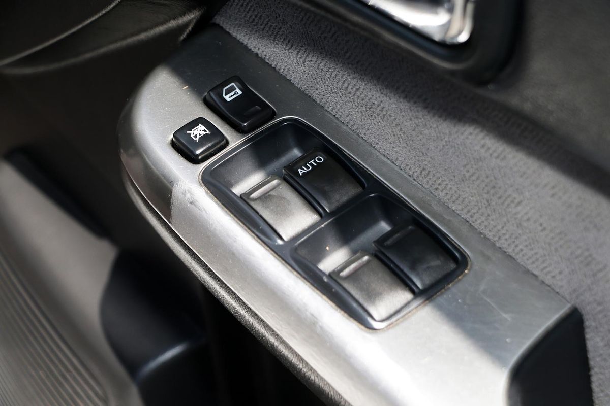 2005 Nissan Patrol ST GU IV