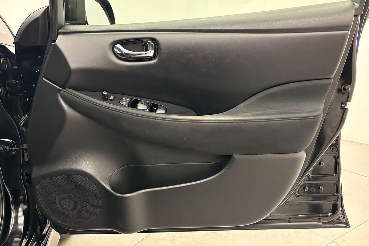 2015 Nissan LEAF  ZE0