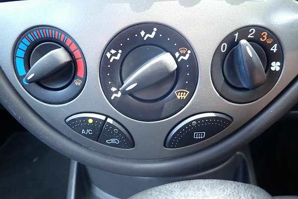 2004 Ford Focus LX LR