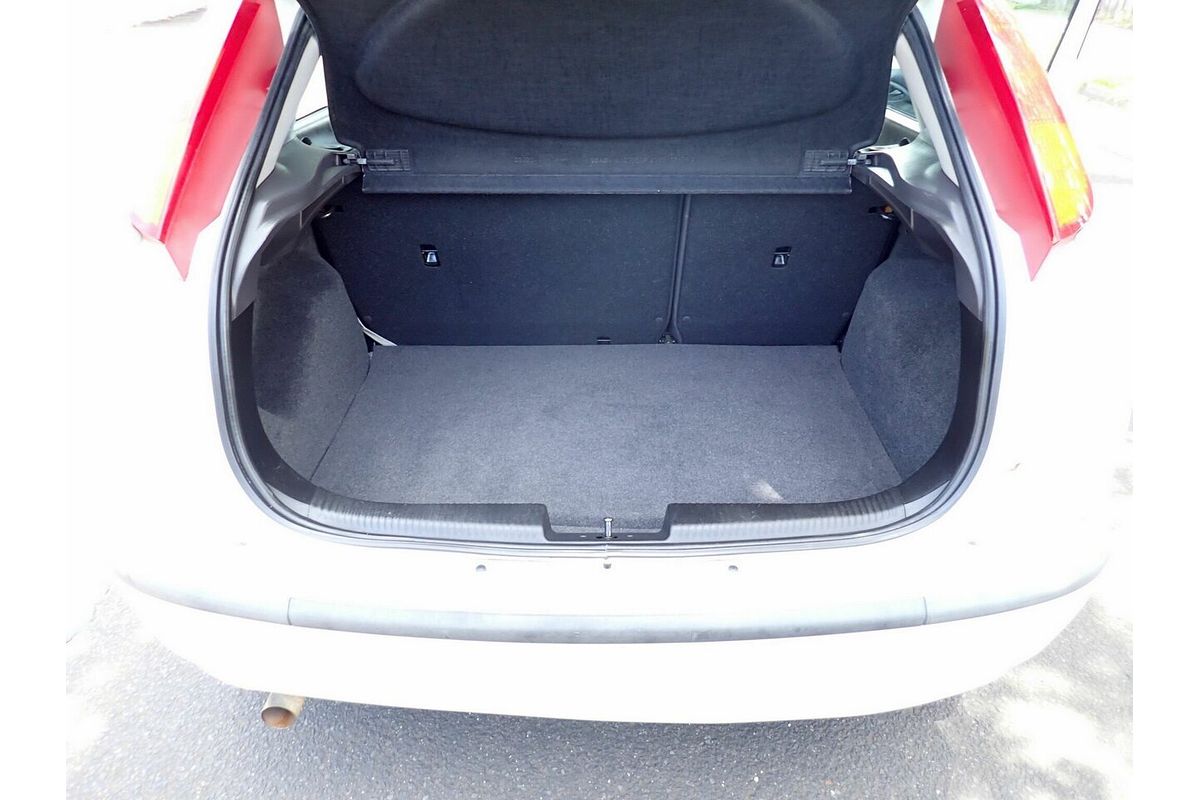 2004 Ford Focus LX LR