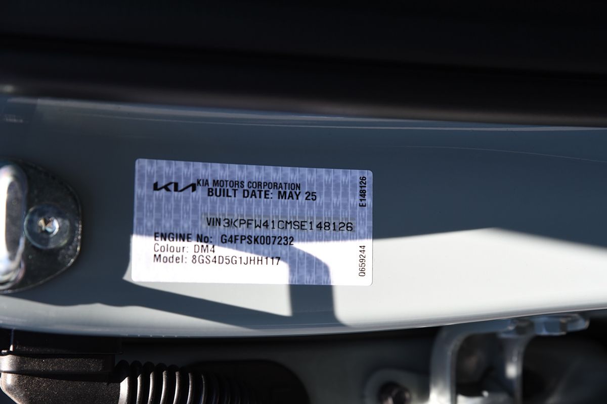 2025 Kia K4 GT-Line CL4m