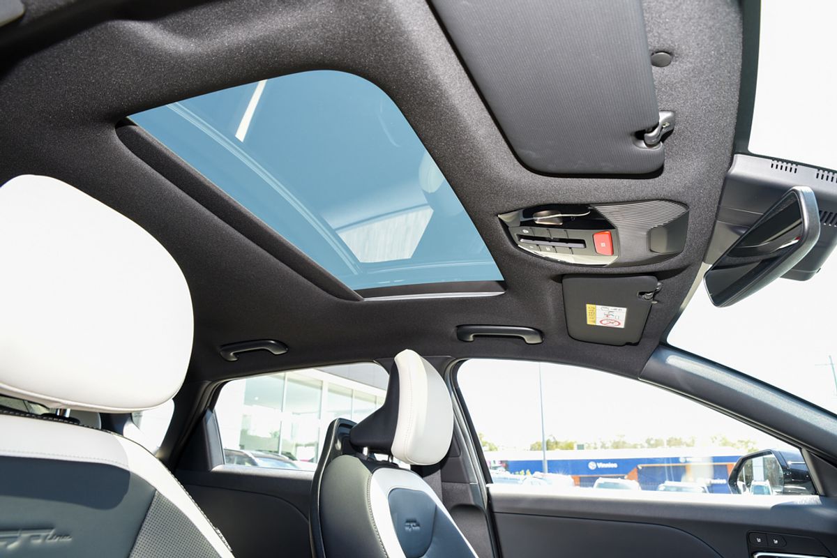 2025 Kia K4 GT-Line CL4m