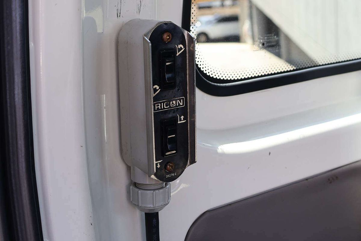 2009 Toyota Hiace KDH201R LWB