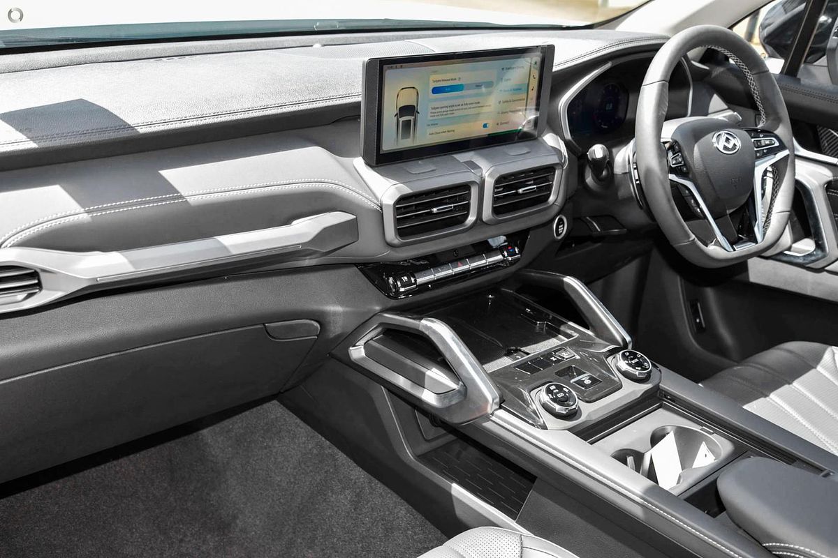 2025 LDV D90 Executive SV9A