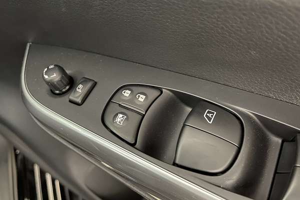 2025 Nissan Navara ST D23 4X4