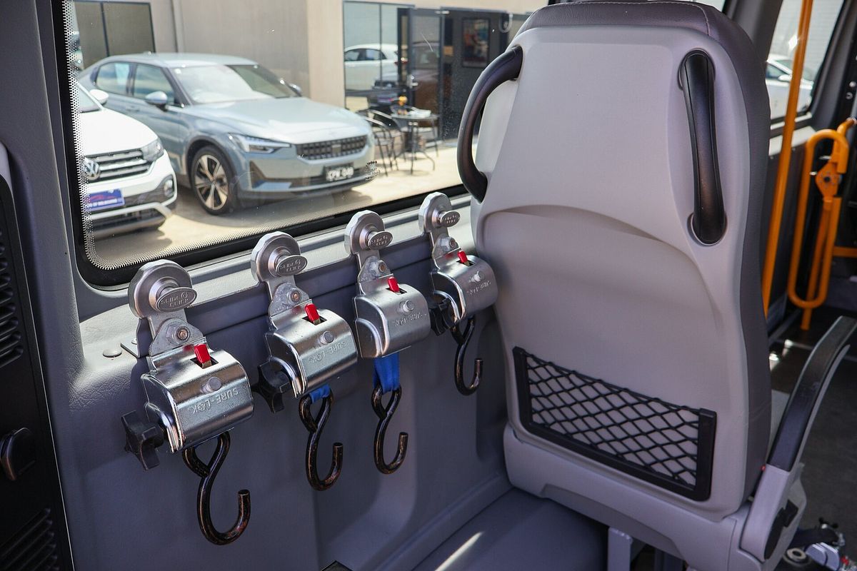 2017 Renault Master X62 LWB Mid Roof