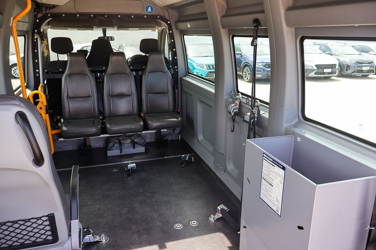 2017 Renault Master X62 LWB Mid Roof